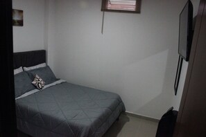 2 habitaciones, tabla de planchar con plancha, wifi y ropa de cama