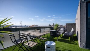 Outdoor dining - Firmeza388 2E- Sober Apartment by LovelyStay (Porto)