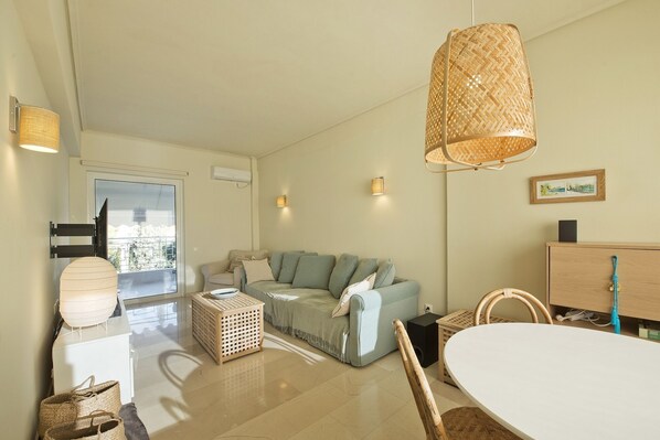 TV - LucyZen! Stylish Apt, Athenian Riviera, near beach (Vouliagmeni)