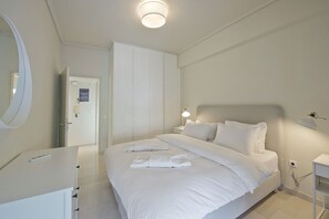 2 bedrooms, iron/ironing board, WiFi, bed sheets - LucyZen! Stylish Apt, Athenian Riviera, near beach (Vouliagmeni)