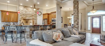 Countryside Retreat! Spacious Home in La Vernia