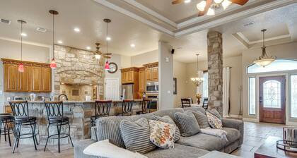 Countryside Retreat! Spacious Home in La Vernia