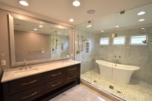 Bathroom - Private in-ground pool and spa! (Rehoboth Beach)