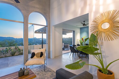 Casa Desierto: Mountain view Luxury Home!