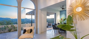 Casa Desierto: Mountain view Luxury Home!