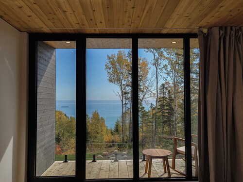 Luxurious & cozy villa located in Charlevoix, facing the St-Lawrence River