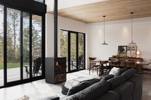 Smart TV, fireplace, table tennis, books