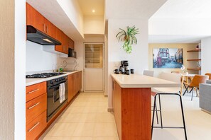 Apartment, City View | Private kitchen | Microwave, oven, toaster, blender - Anahuac Apartments by VH (Mexico City)