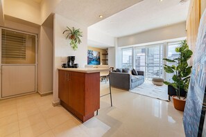 Apartment, City View | Private kitchen | Microwave, oven, toaster, blender - Anahuac Apartments by VH (Mexico City)