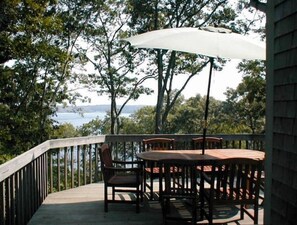 Outdoor dining - Brewster Cape Cod lakefront/private beach (Brewster)