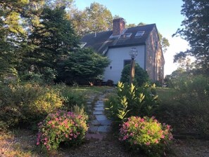 Exterior - Brewster Cape Cod lakefront/private beach (Brewster)