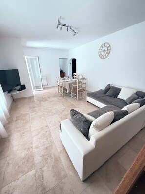 Living area - LA LAURISIENNE (Lauris)