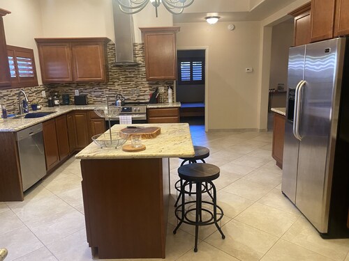 Centrally located, cozy home in the heart of Tucson, pet friendly, private quiet