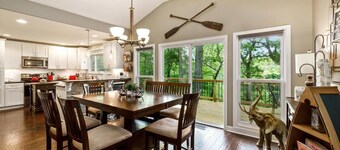 Lake front - Newly renovated - Gorgeous Views - Close to trails!