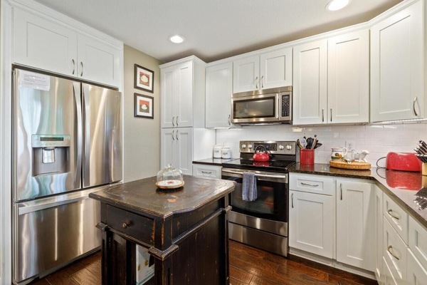 Frigorífic, microones, forn i placa de cuina