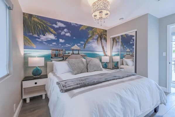 8 habitaciones, escritorio y tabla de planchar con plancha 