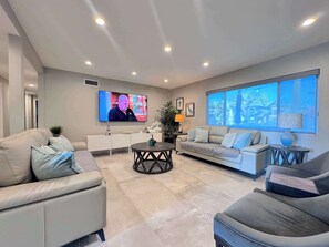 Televisión, videojuegos, libros y oficina 