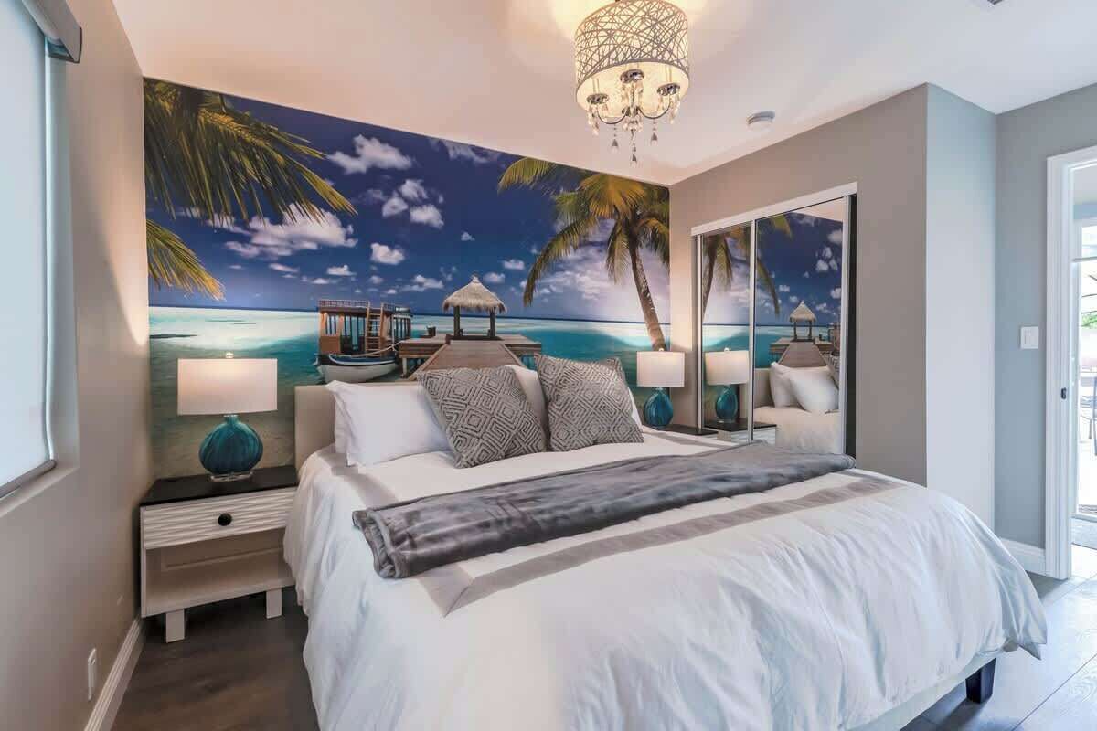 8 habitaciones, escritorio y tabla de planchar con plancha 