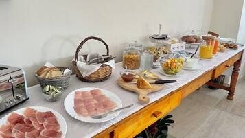 Termasuk sarapan Eropah setiap hari