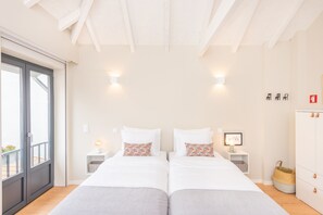 Family Studio | Premium bedding, individually decorated, iron/ironing board, free WiFi - 12 Sweet Caroline (Porto)