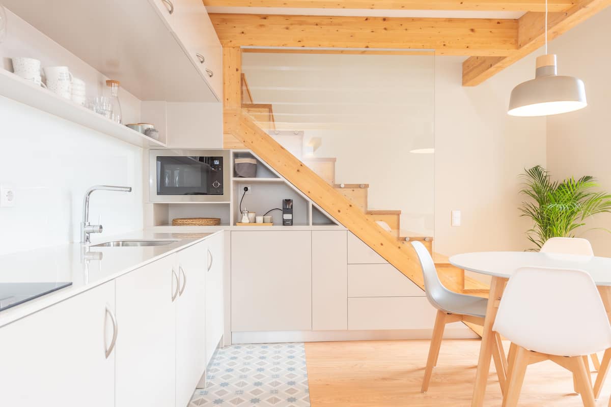 Apartamento familiar | Cocina privada | Frigorífico, microondas, placa de cocina y máquina de café espresso