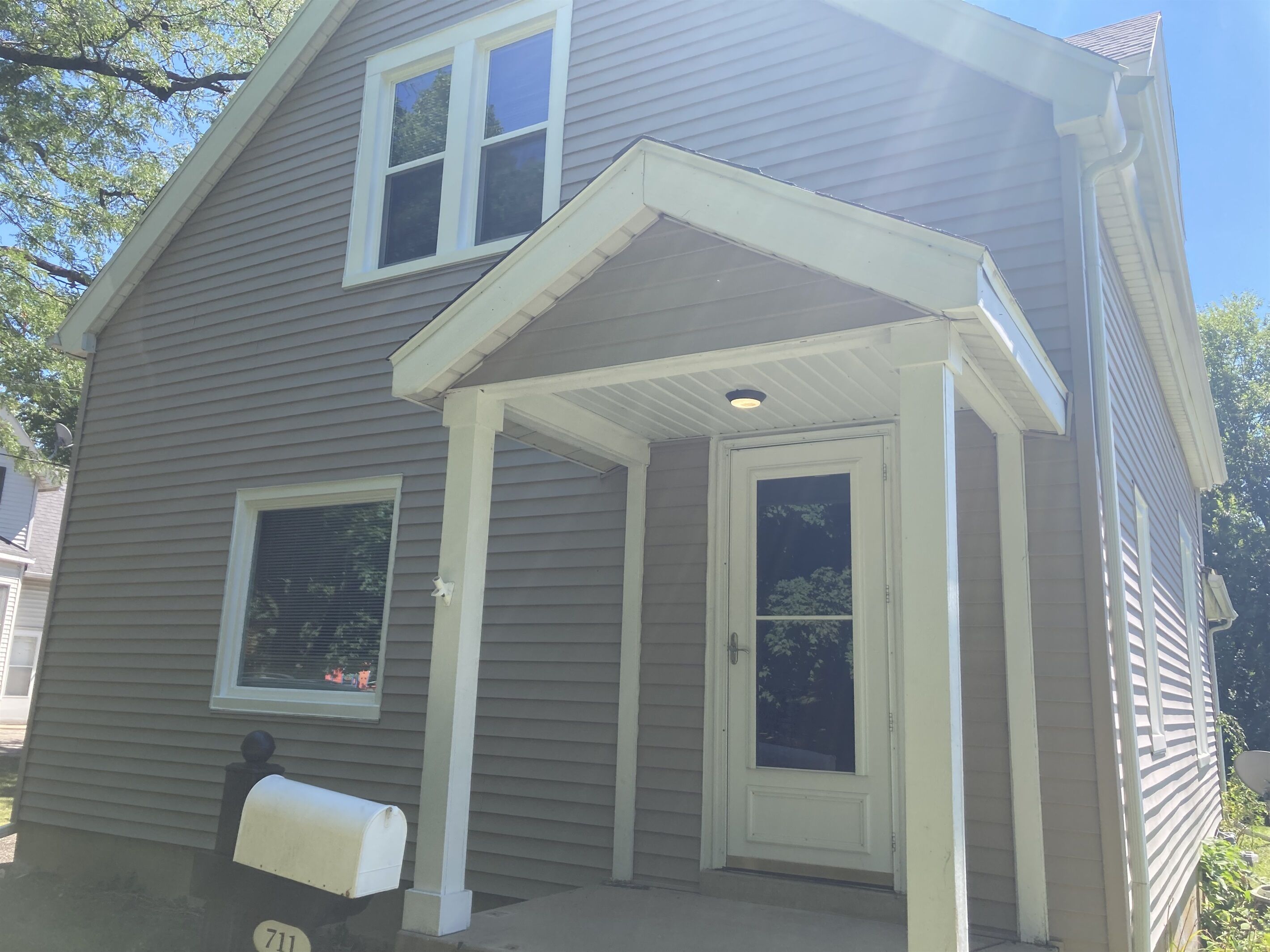Spacious 2 Bedroom 1.5 Bath Home With Office.