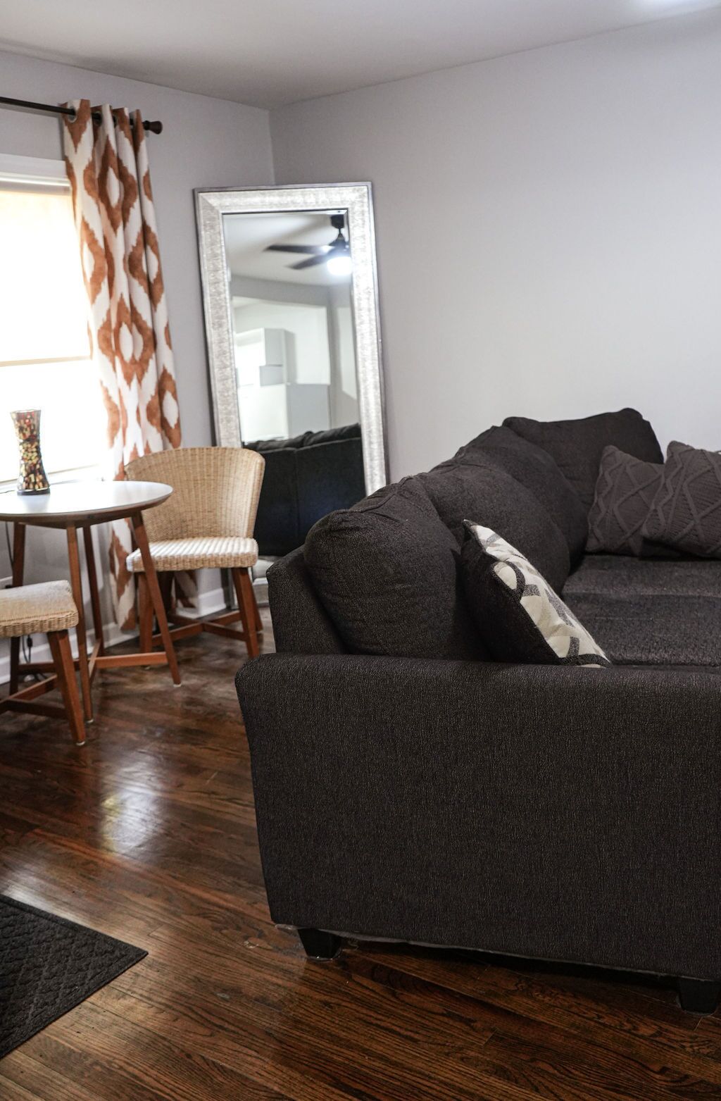 Smart TV, books, stereo