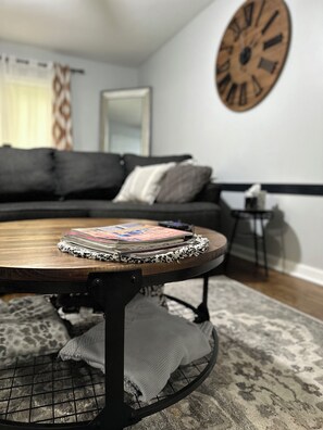 Älytelevisio, kirjoja, stereot