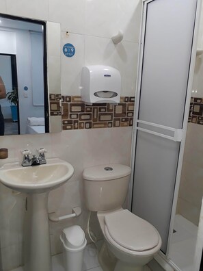 Standard Room, 1 Bedroom | Bathroom - HOTEL SUNSET BEACH (Cartagena)