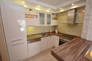 Refrigerador, microondas, horno, lavavajillas