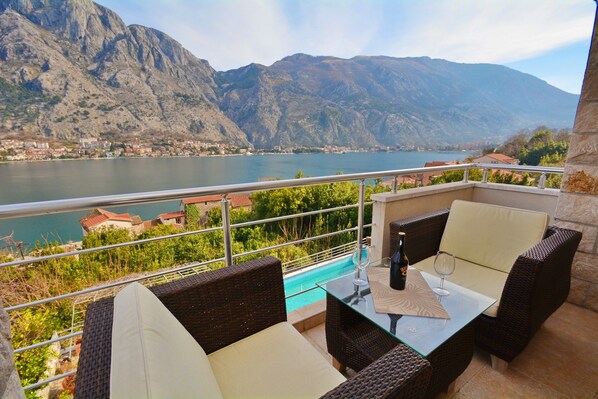 Dúplex Confort, balcón, vistas a la bahía | Terraza o patio