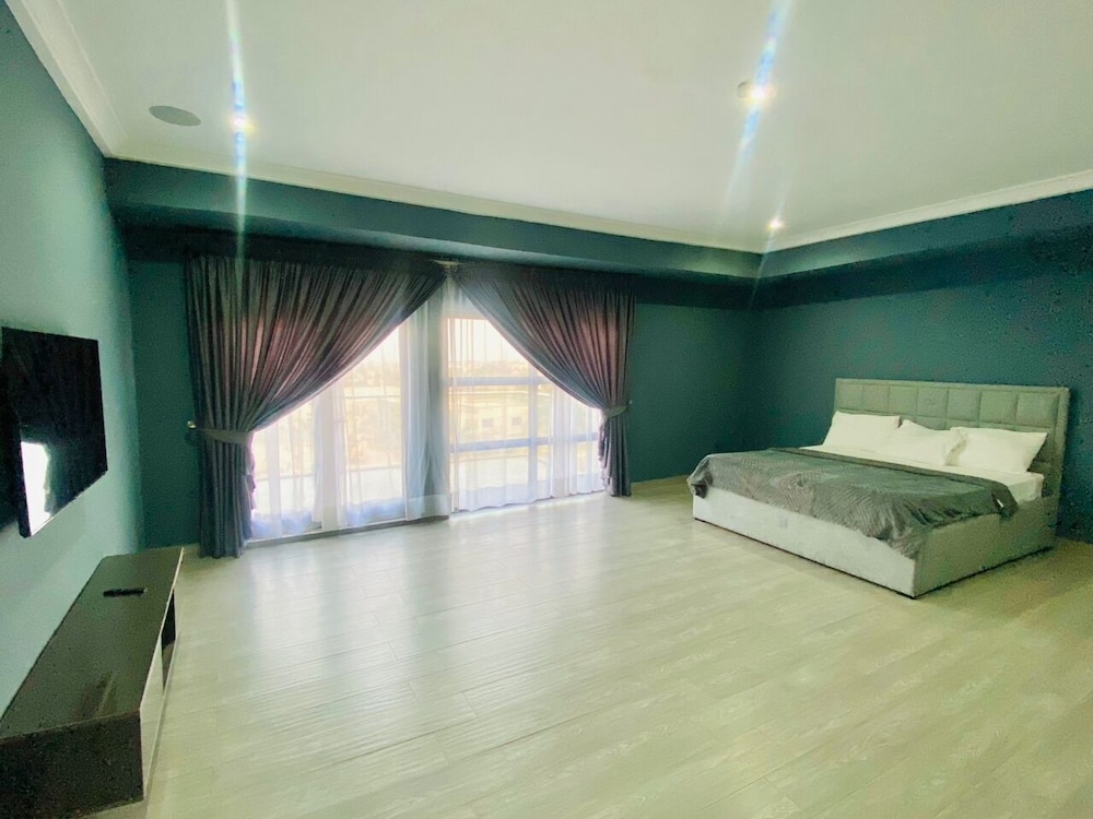 Curated visual reference: Visual Reference: Penthouse Suite With Private Rooftop Infn Pool Stunning Cinema Room