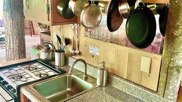 炉灶、茶具/咖啡用具、厨具/餐具、餐桌