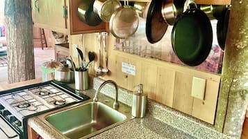 Herdplatte, Wasserkocher mit Kaffee-/Teezubehör