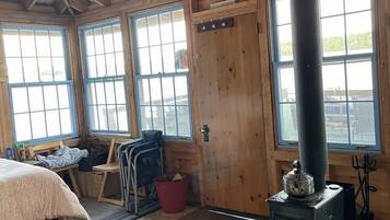 1 habitación, escritorio, wifi gratis y ropa de cama