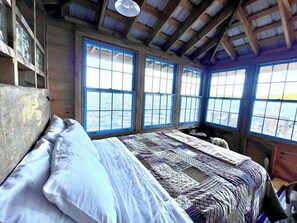 1 bedroom, desk, free WiFi, bed sheets