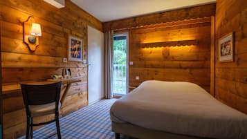 Chambre Classique | Literie de qualité supérieure, ameublement personnalisé, bureau