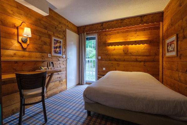 Classic Room | Premium bedding, individually furnished, desk, laptop workspace