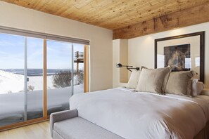 3 soverom, skrivebord, strykejern/-brett og wi-fi