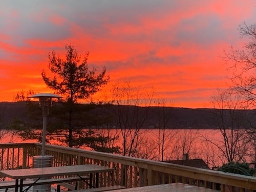 5 BEDROOM HOME w/ dock and hot tub