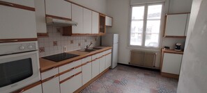 Fridge, microwave, oven, stovetop - townhouse (Montdidier)