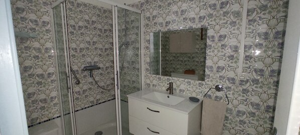Shower, hair dryer, towels, soap