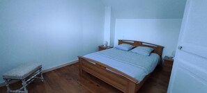 2 bedrooms, desk, iron/ironing board, WiFi - townhouse (Montdidier)