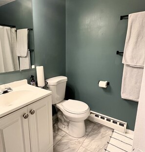 Dusj, håndklær, såpe og sjampo