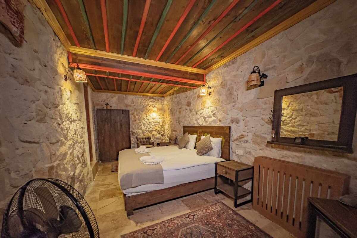 Deluxe Room | Minibar, in-room safe, laptop workspace, iron/ironing board (on request)