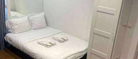 Iron/ironing board, WiFi