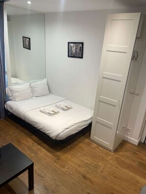 Iron/ironing board, WiFi - Maison le Bac Apartments (Paris)