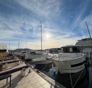 Marina - La Marina de Lairan : 2 chambres terrasse vue Port de Plaisance (Le Grau-du-Roi)