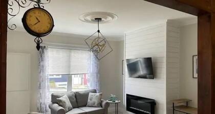 "Jellybean row" Main Floor 1 Bedroom Apt- Downtown