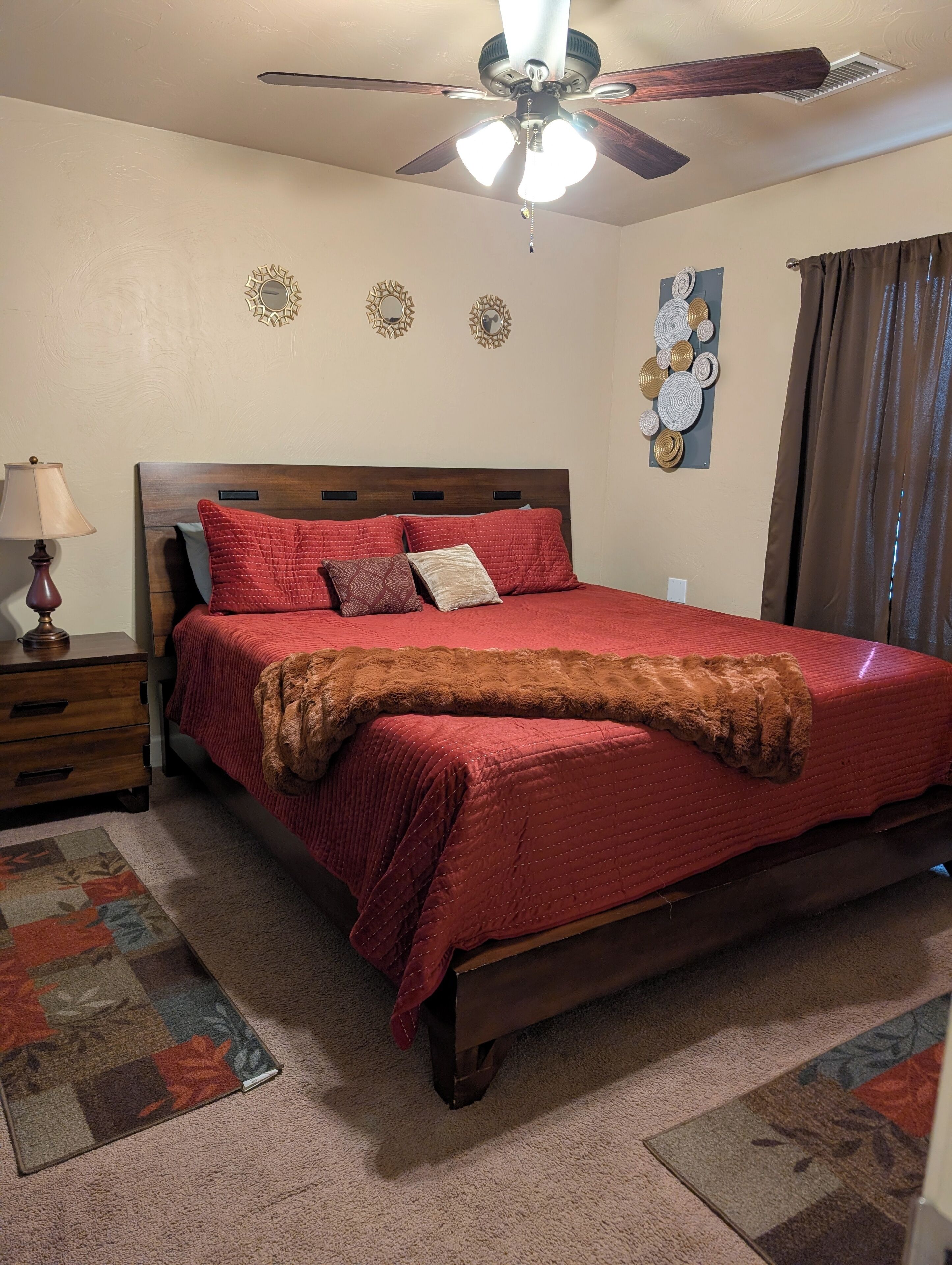 3 Schlafzimmer, Schreibtisch, Bügeleisen/Bügelbrett, WLAN